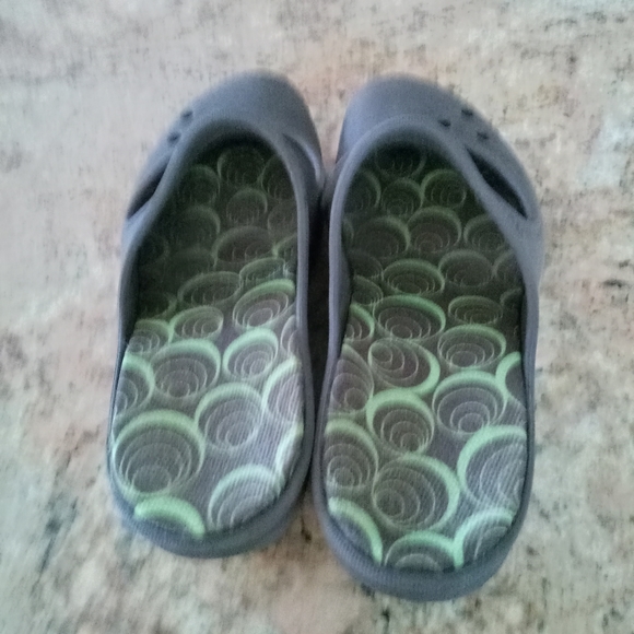 Shoes - Picture 4 of 6